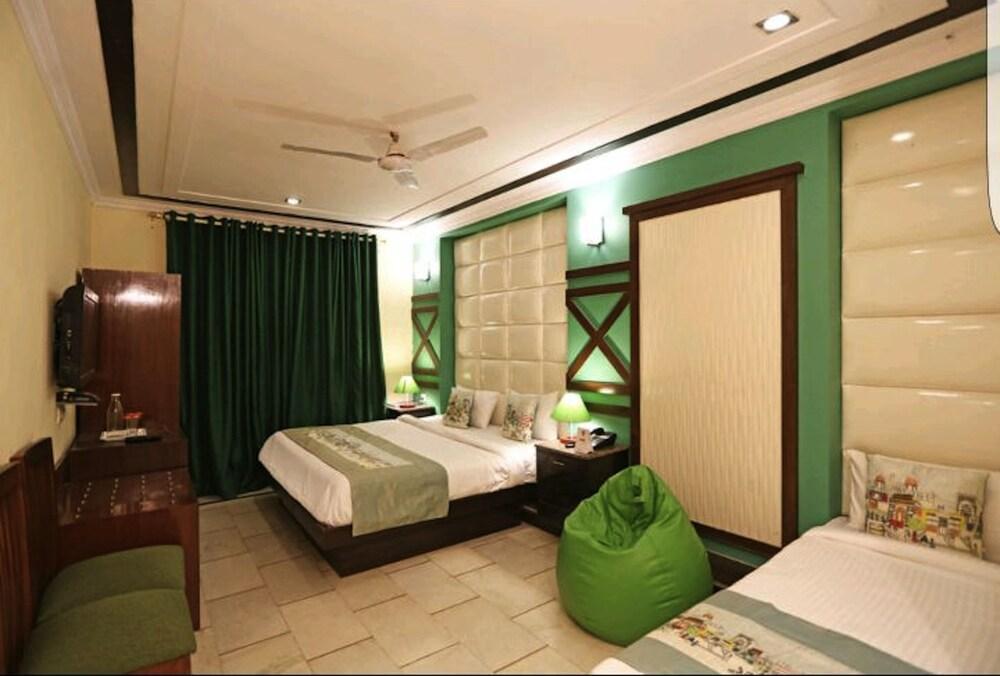 Hotel Unistar Nueva Delhi Exterior foto