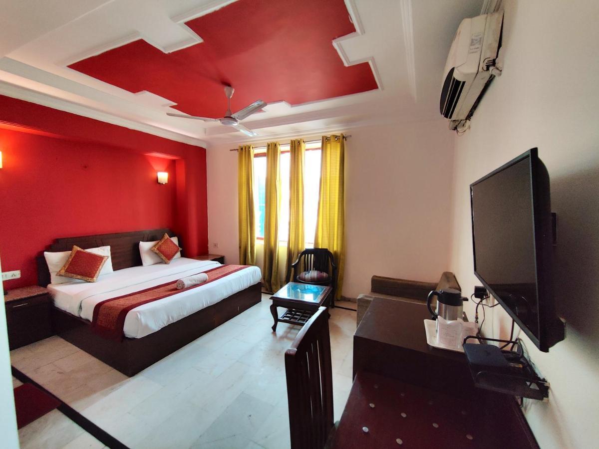 Hotel Unistar Nueva Delhi Exterior foto