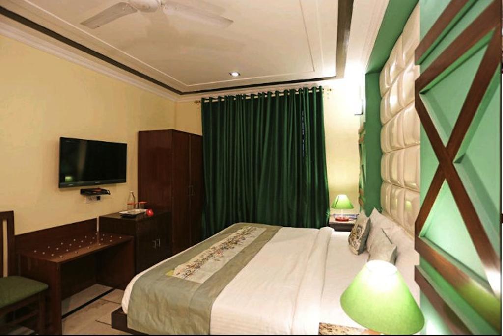 Hotel Unistar Nueva Delhi Exterior foto