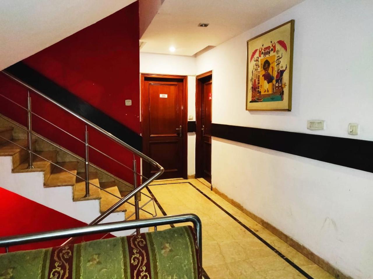 Hotel Unistar Nueva Delhi Exterior foto