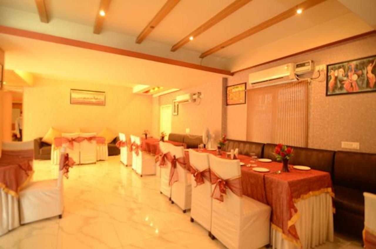 Hotel Unistar Nueva Delhi Exterior foto