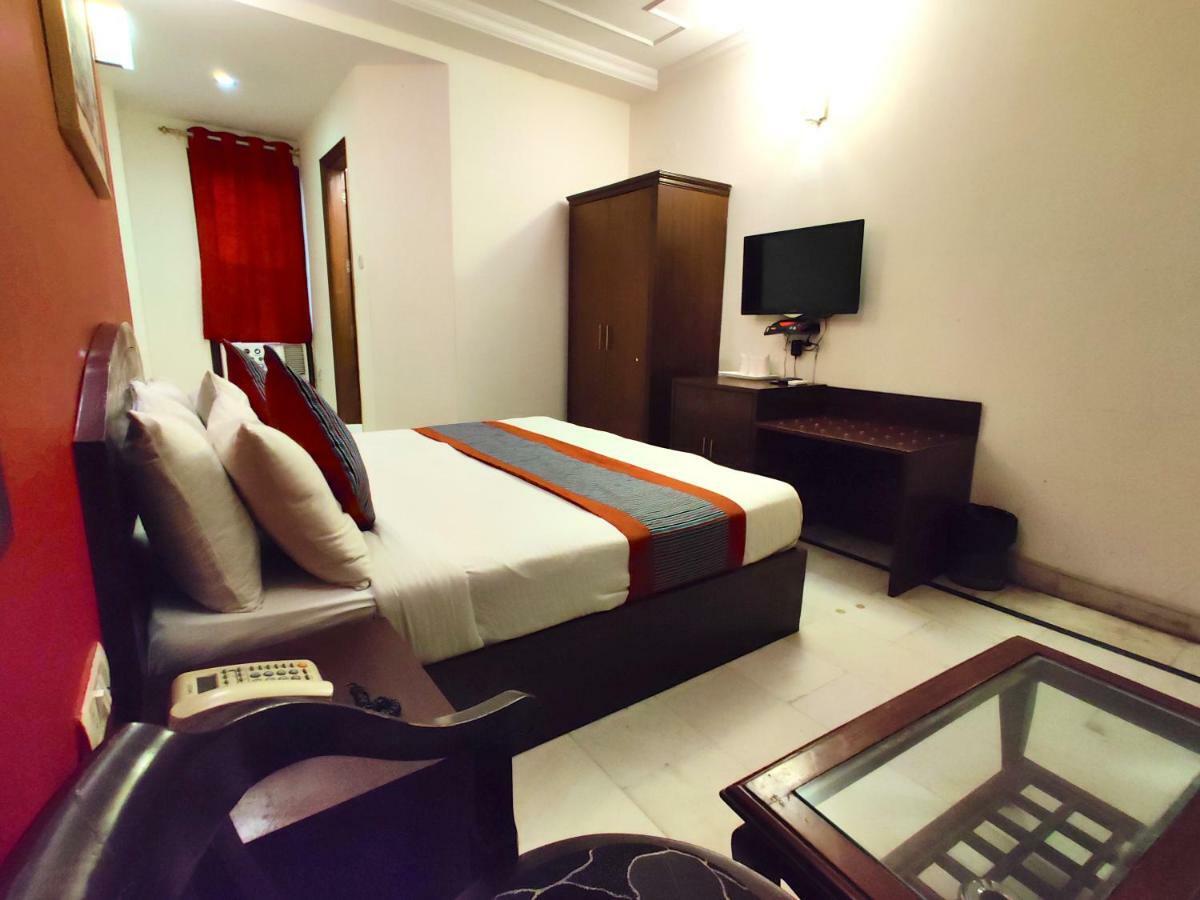 Hotel Unistar Nueva Delhi Exterior foto